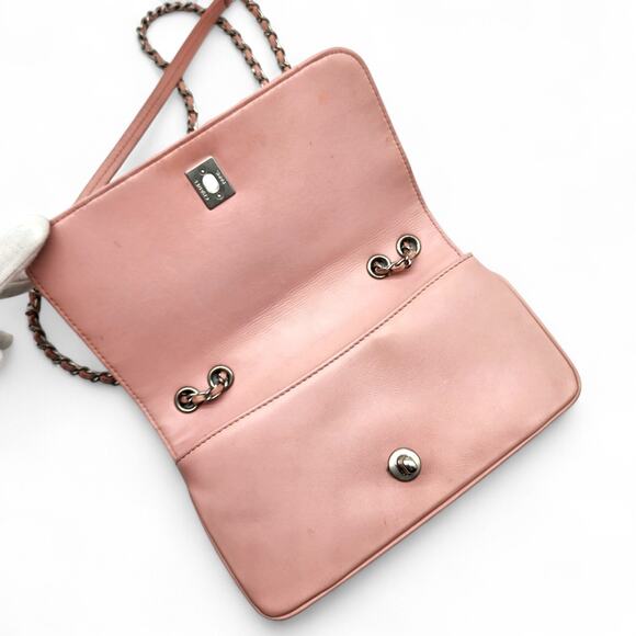 Chanel CC Clasp Medium Calf Leather Flap Bag Studded Chevron Pink - rare - Picture 6 of 12